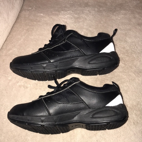 Elefant size 5 black with grey reflective accent sneakers 💕 - Picture 4 of 8